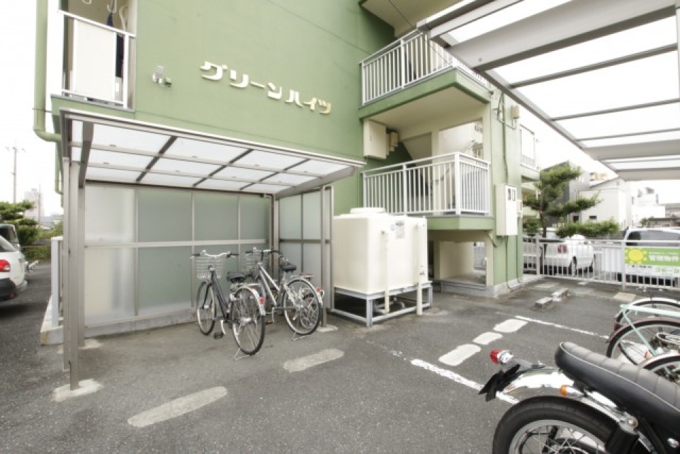 自転車置き場もある。