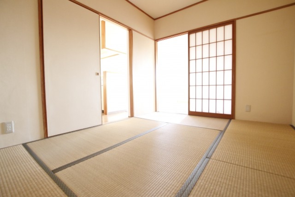 LDKと2面接する和室。