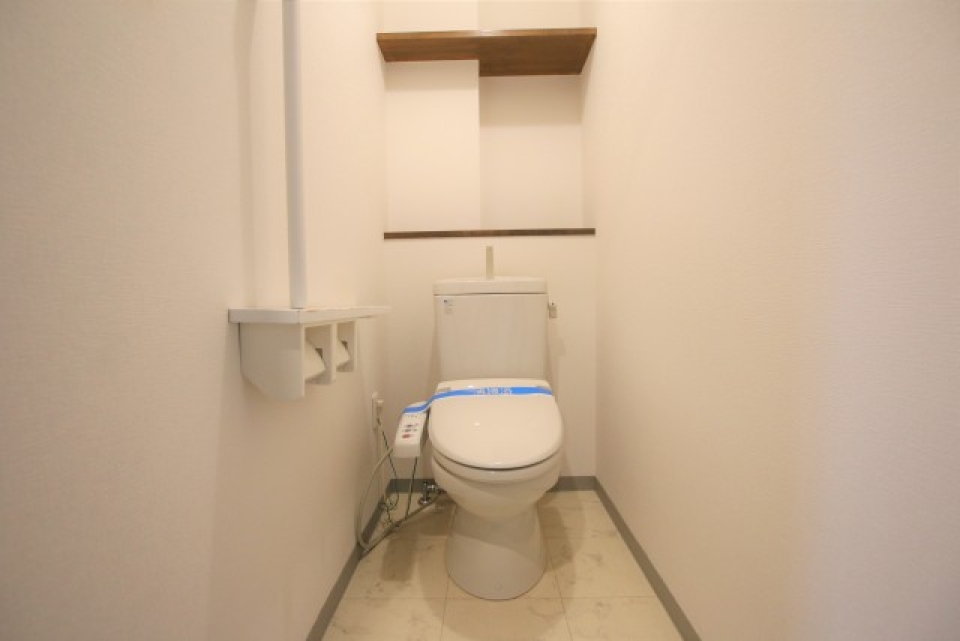 トイレには棚付き