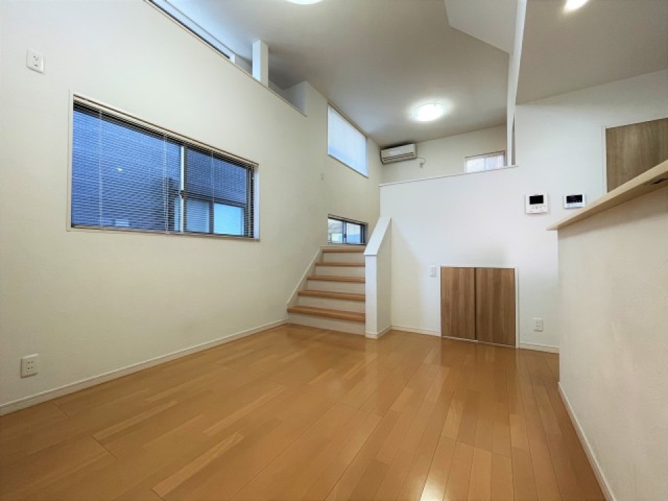 地下も中二階もある秘密基地。