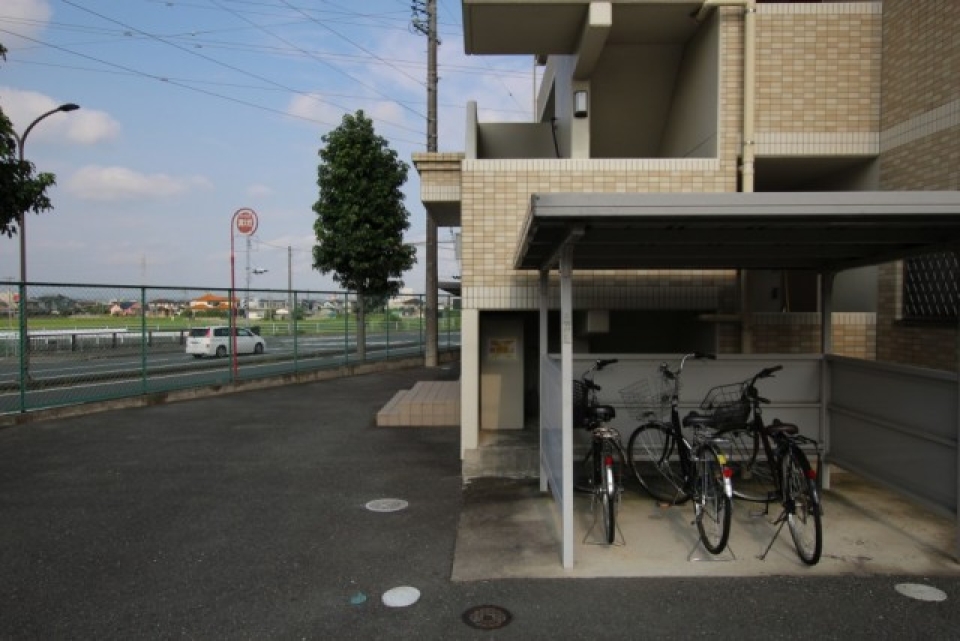 駐輪場は敷地内に計2ヶ所。