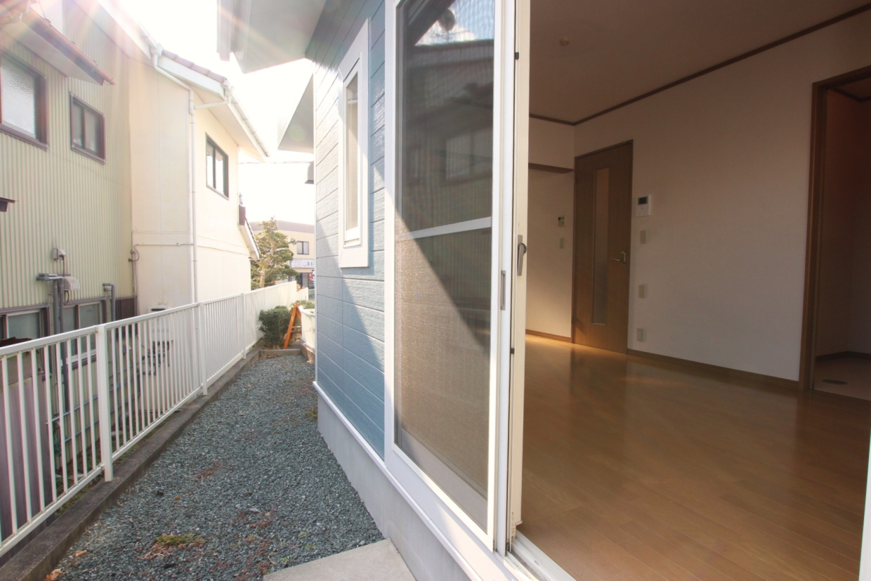 小さめのお庭もついています。