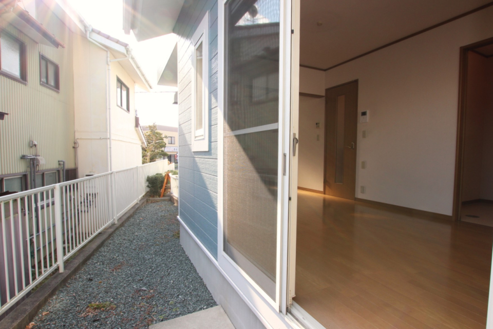 小さめのお庭もついています。