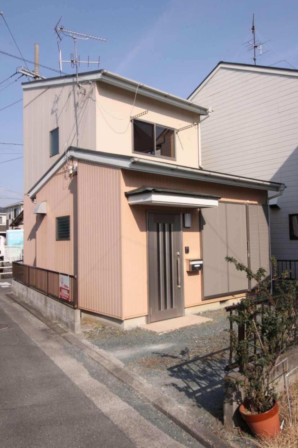 外観。築50年とは思えないほど綺麗にリノベーションされています