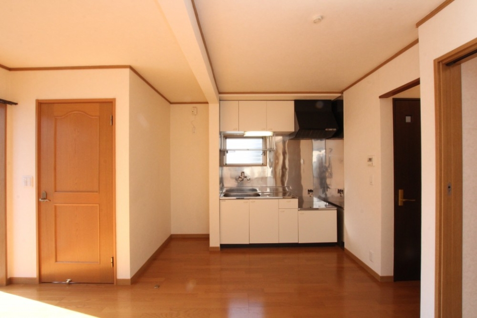キッチンが少し凹んだ形なので空間が分けやすそう