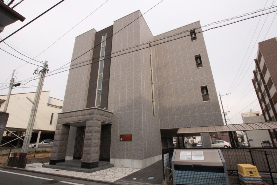 外観。どっしりと高級感あります