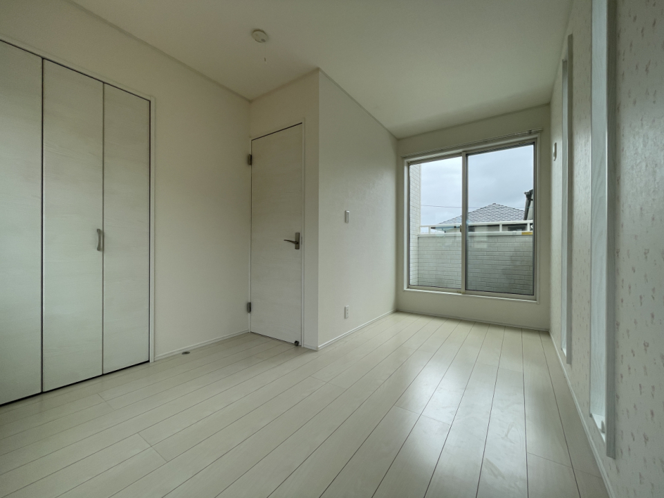 北側にあるのが5.7帖のお部屋