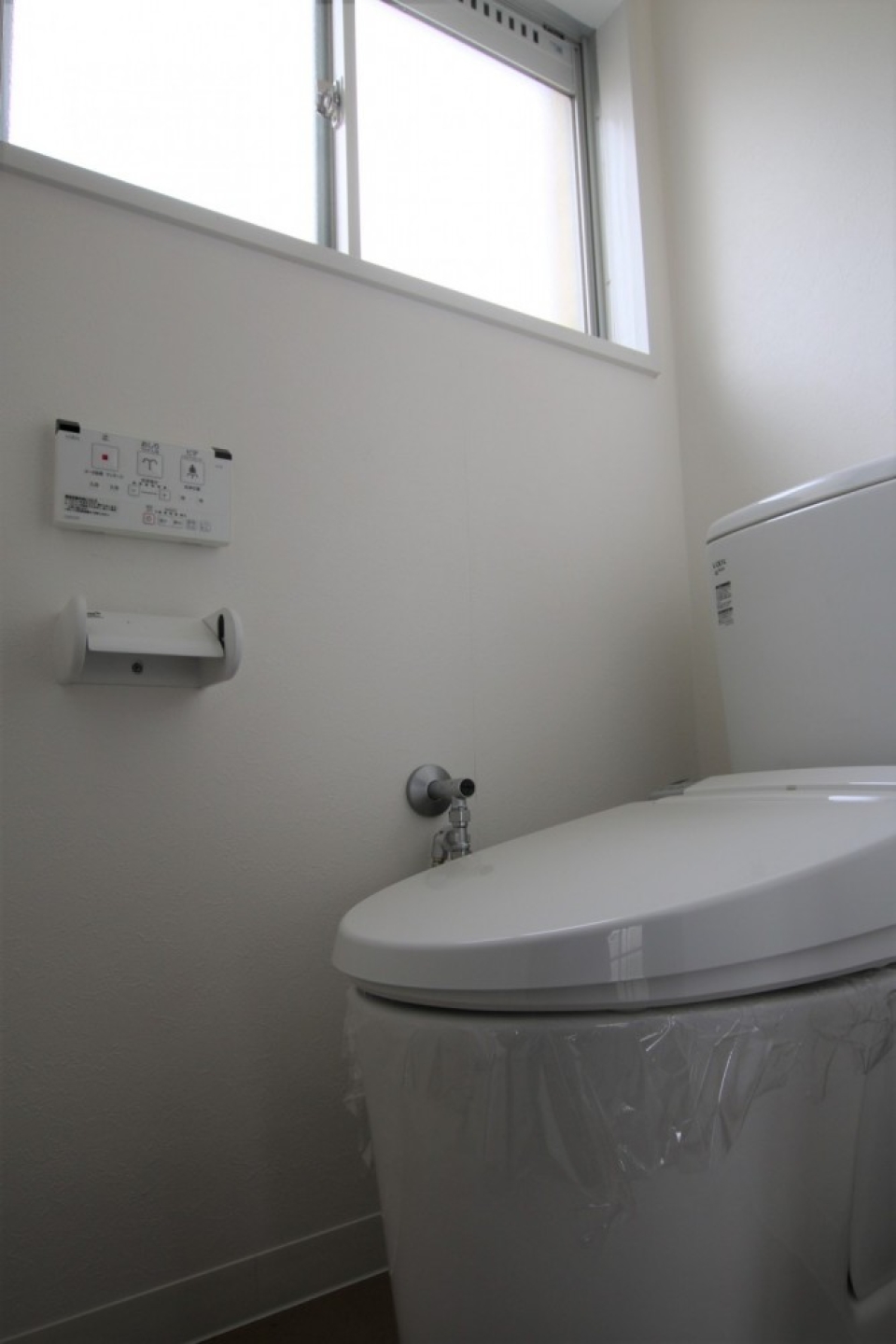トイレにも窓で爽快感