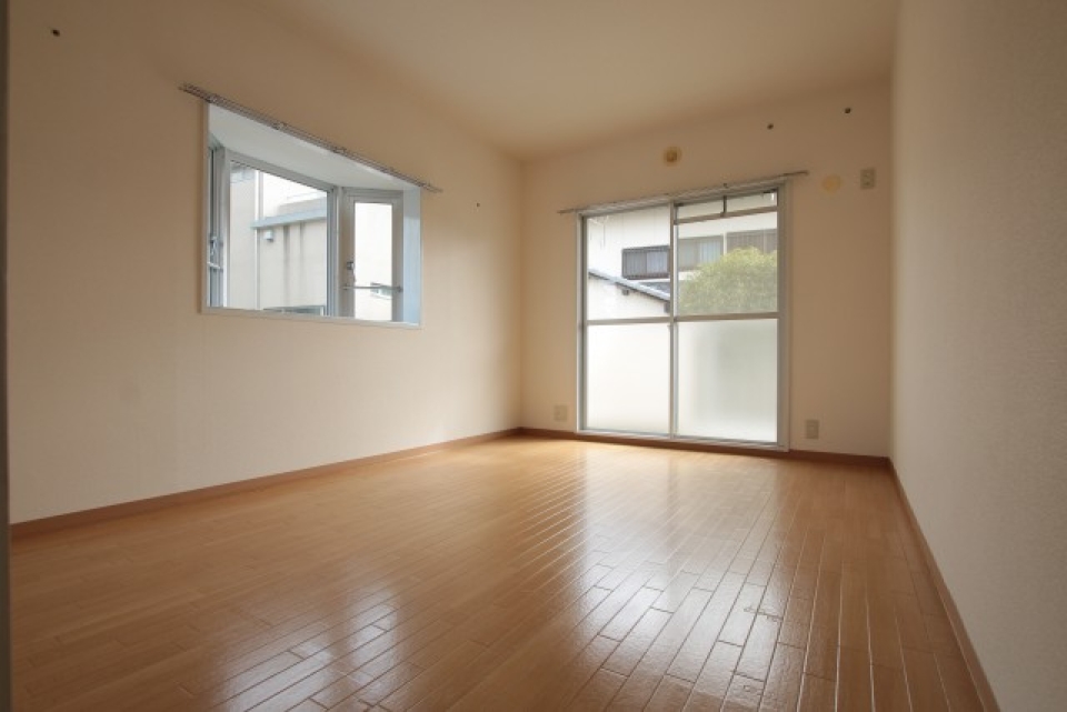 角部屋の特権！出窓があって明るい洋室6帖