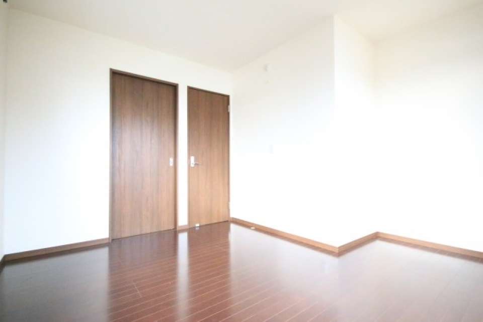 7帖洋室。こちらのお部屋は納屋がついてます。