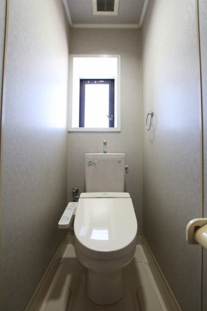 トイレは2.3階に１つずつあります。