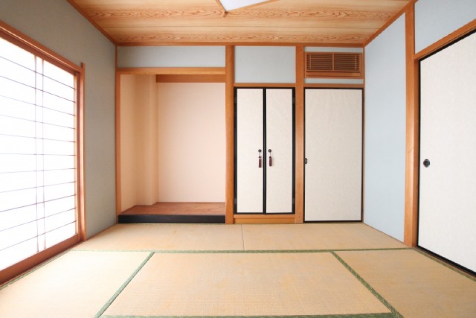 隣のお部屋は6帖和室！