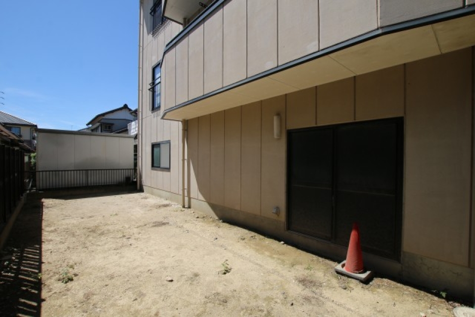 専用の大きな裏庭つき！