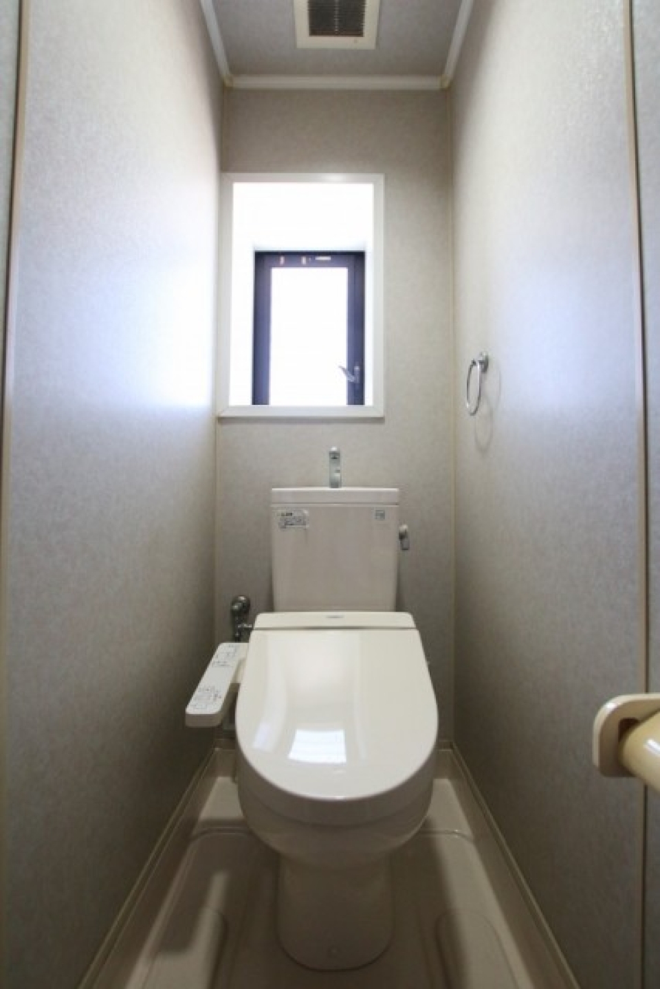 トイレは2.3階に１つずつあります。