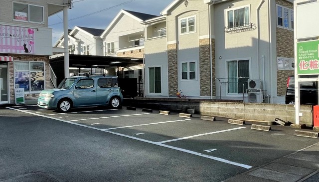 店舗前駐車場