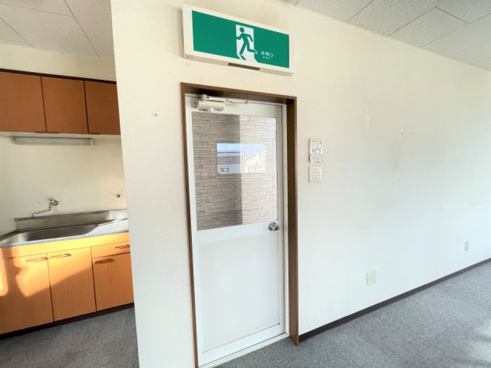 店舗へ繋がる扉は1ヶ所です