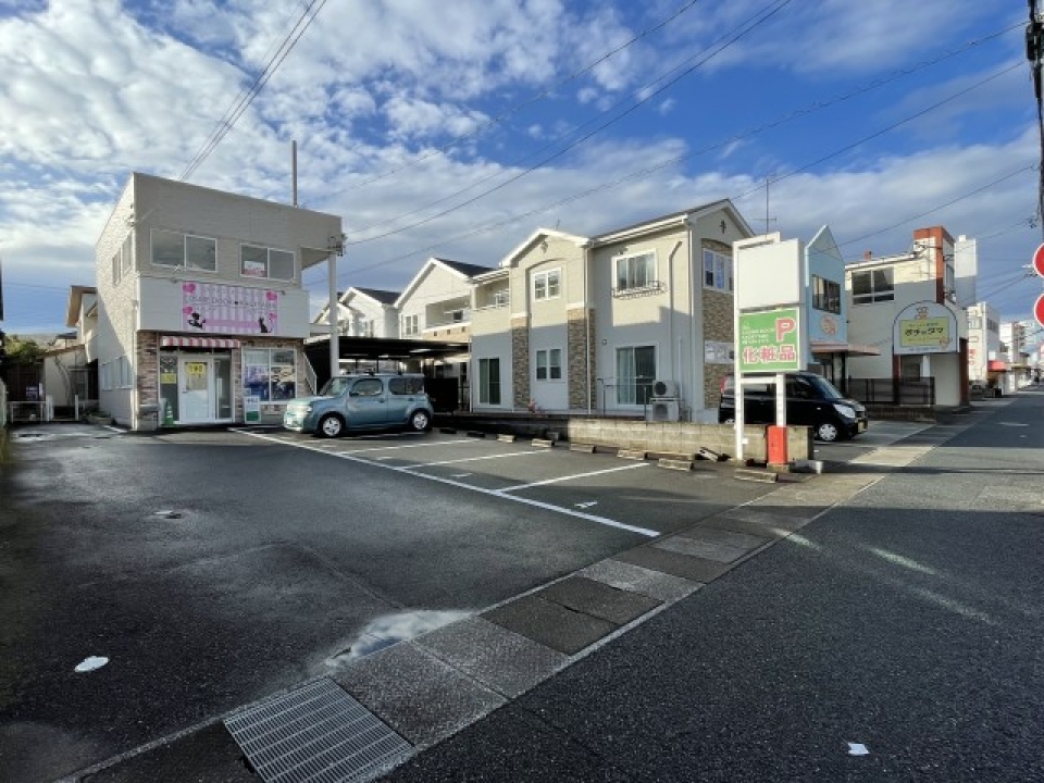 目の前の姫街道から見るとこんな感じ