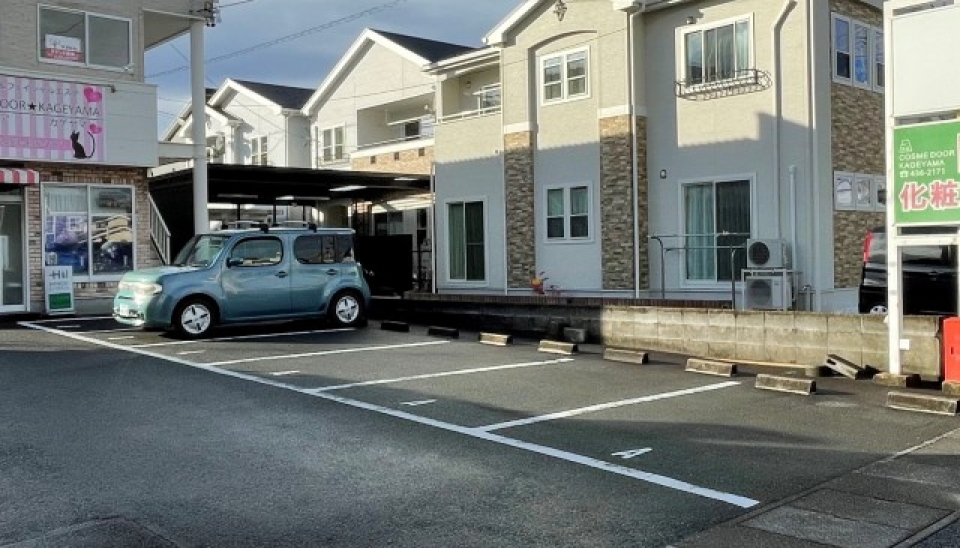 店舗前駐車場