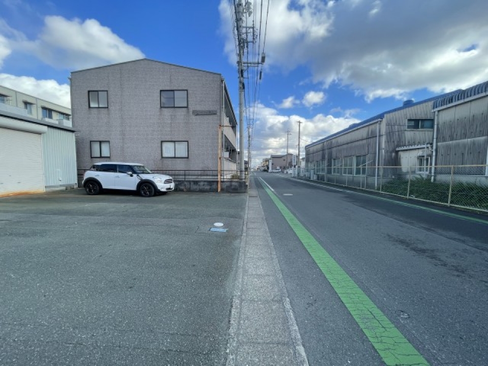 車の出し入れも楽です。