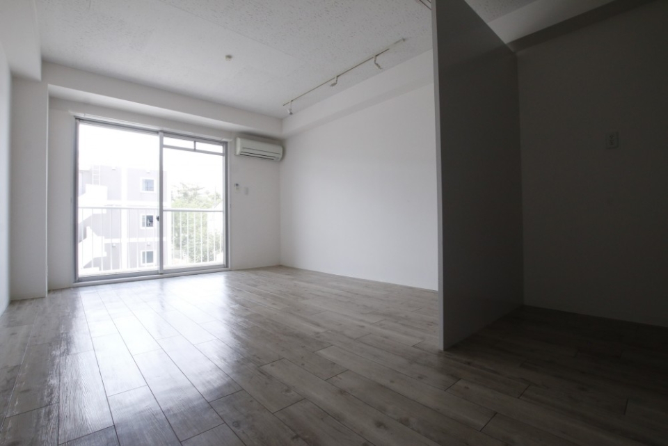 お部屋は13帖のワンルーム