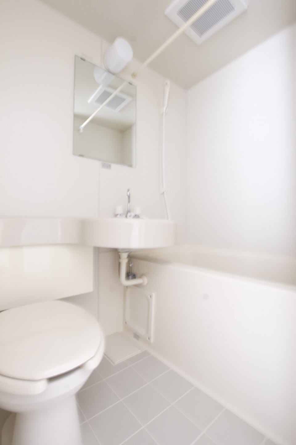 お風呂とトイレが一緒のユニットバス。