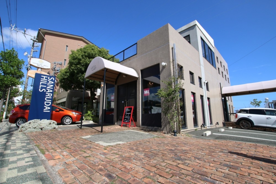 ホワイトストリート沿い。この建物は目を引く。