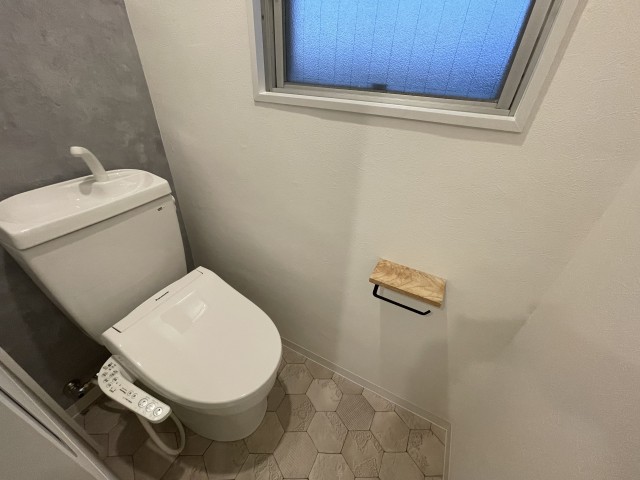 トイレは温水洗浄便座。