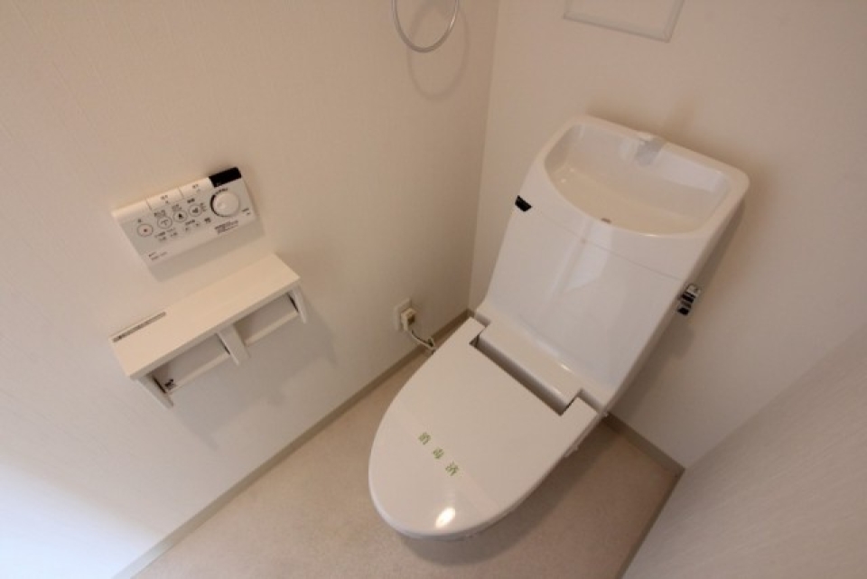 シャワー付き&手洗い一体型のトイレ。トイレがキレイだと嬉しい
