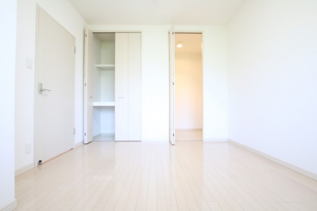 6.8畳の洋室には収納が充実。
