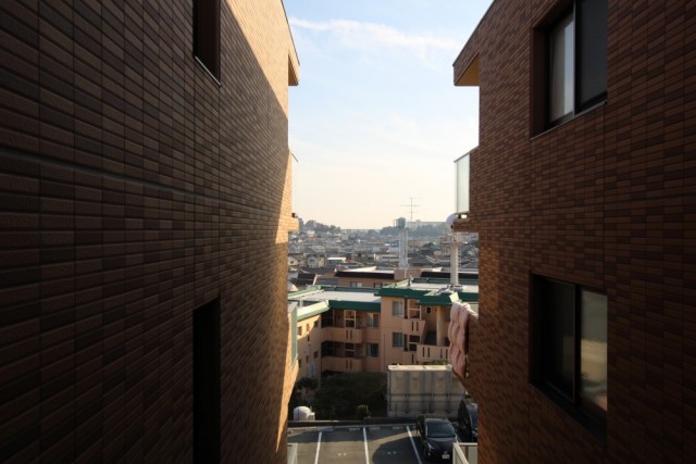 眺望が期待出来る高台に建っている。
