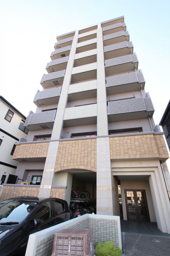 外観。8階建です