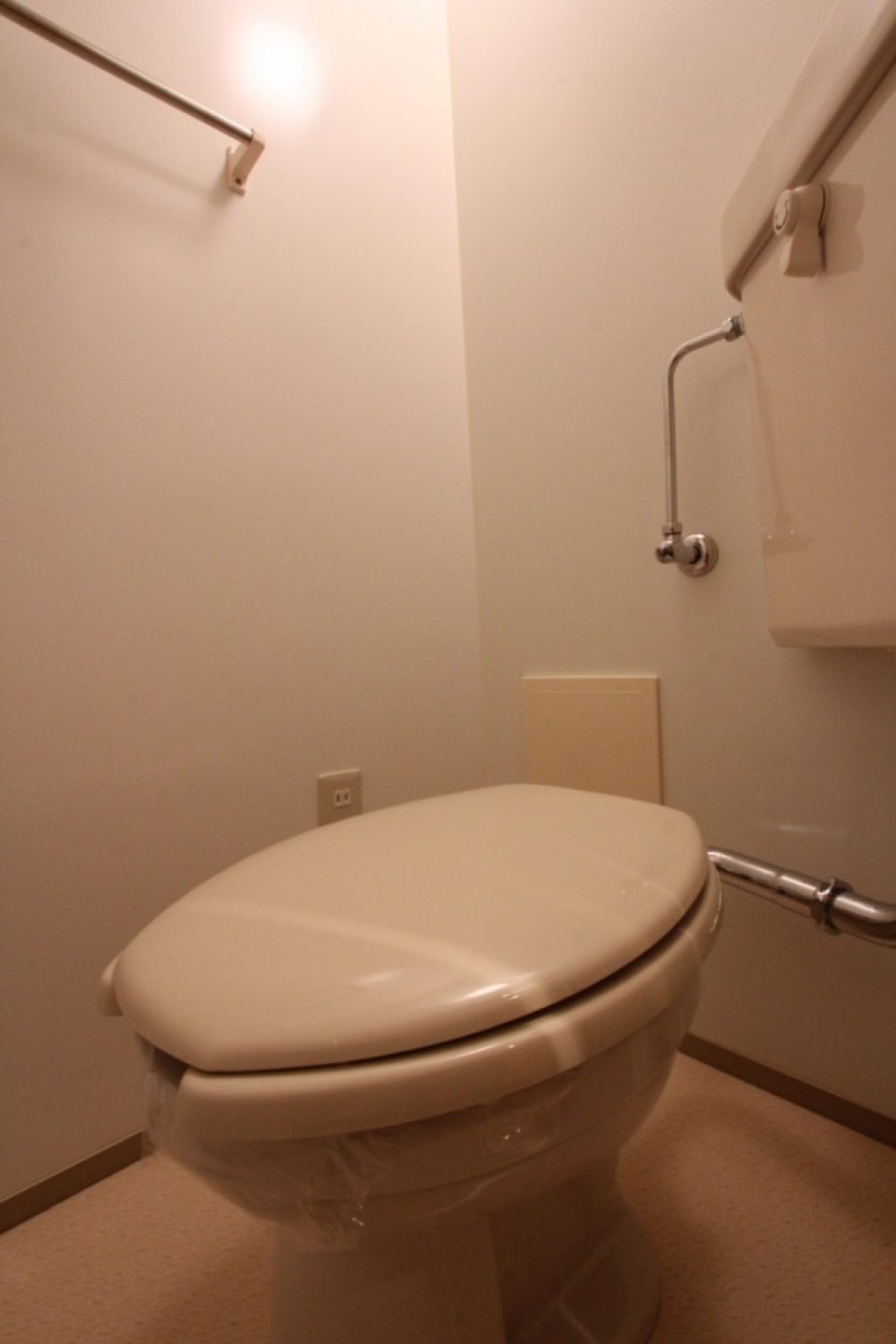 トイレは少し型が古いです