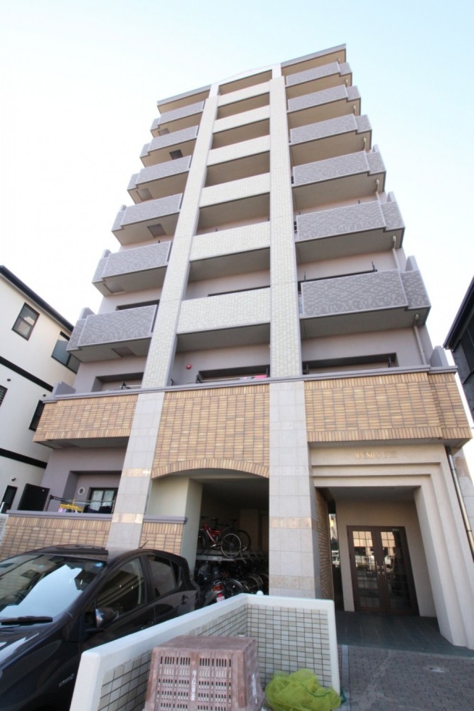 外観。8階建です