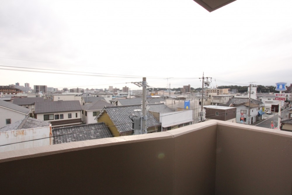 ベランダからの風景。4階なので眺めがGood