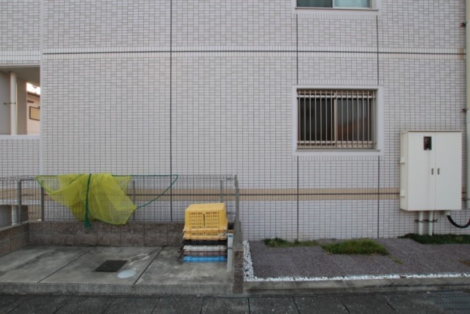 敷地内に当マンション専用ゴミ捨て場あります。