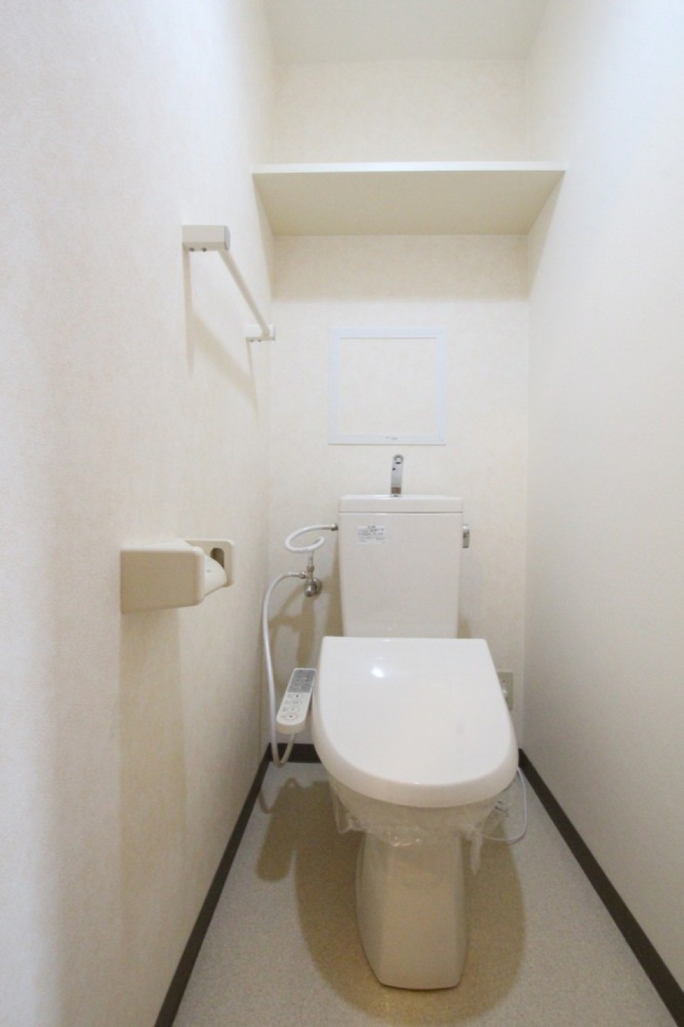 トイレはシャワートイレを新設。