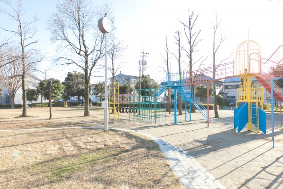歩いて1分ほどにある、高丘ゆりのき公園。