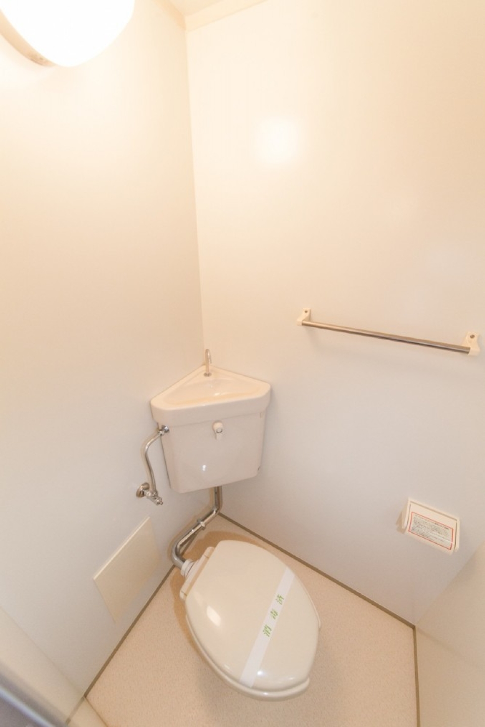 トイレの様子。※こちらは102号室の写真