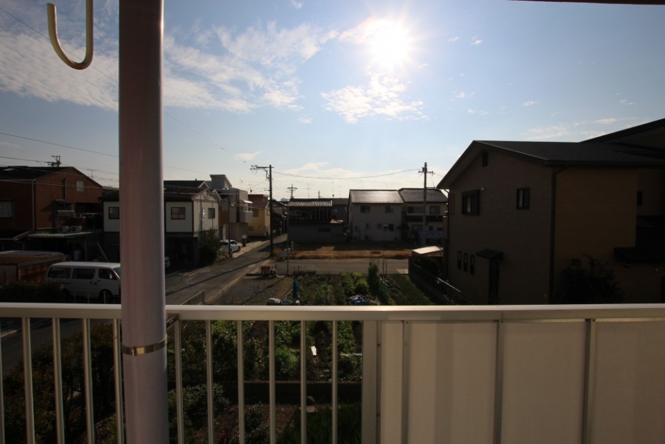 ２階角部屋で日当たりも良好。