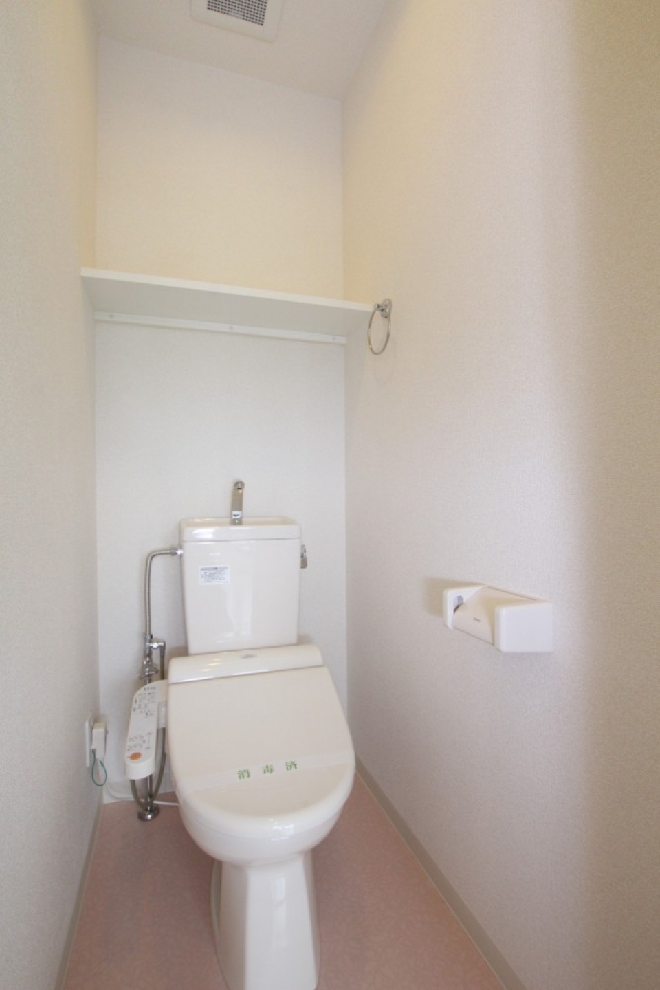 トイレの様子。シャワートイレ。
