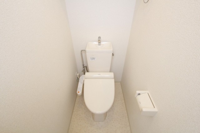 トイレの様子。シャワートイレ。