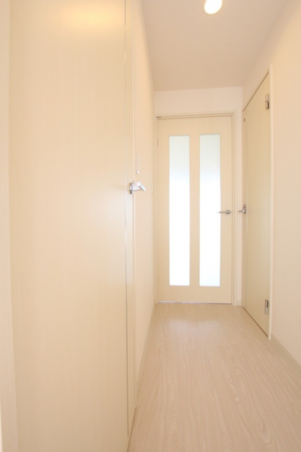 建具も白で統一されてます。