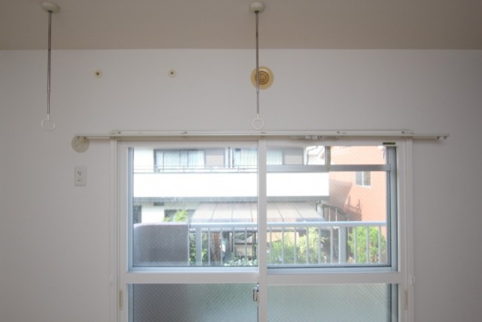 雨の日に便利な室内物干し完備。