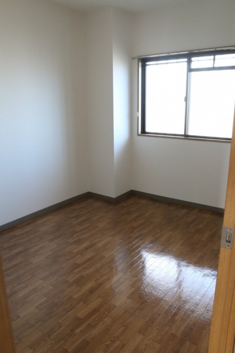 5.4帖の日当たりのよいお部屋