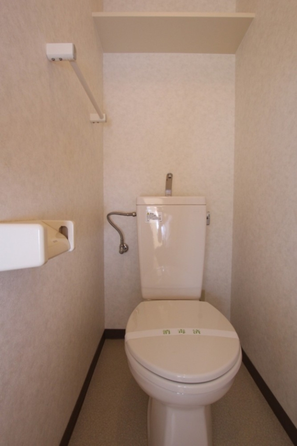 トイレは普通だが自身でシャワートイレの設置も可能。