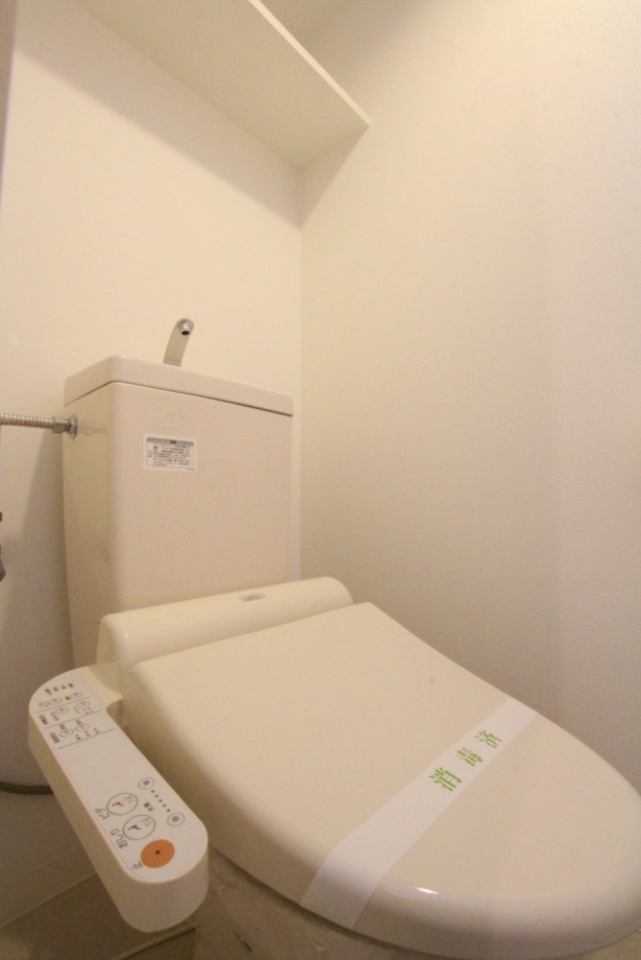 トイレはもちろんシャワートイレ付き。