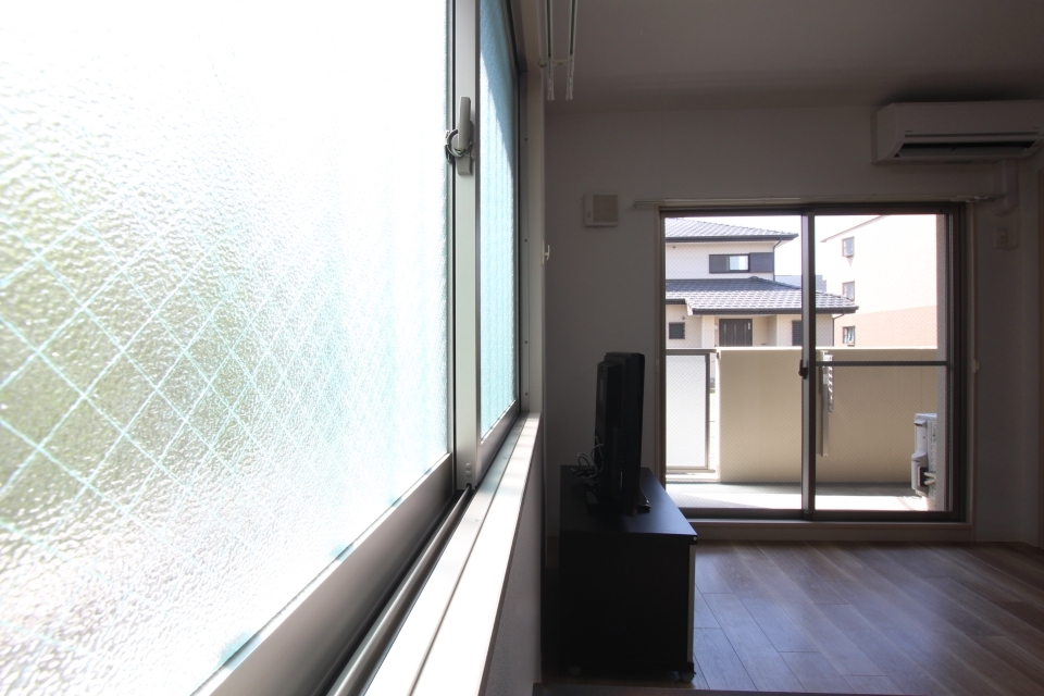 室内の窓はすべて防犯使用の窓を使用。