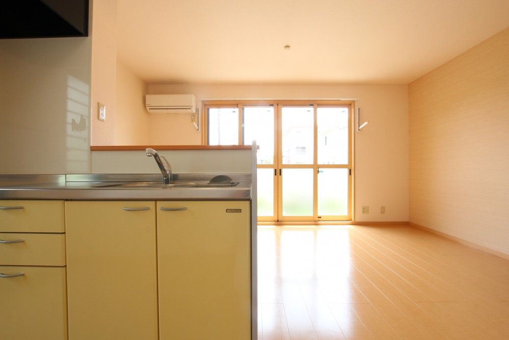 THE YELLOW KITCHEN.
