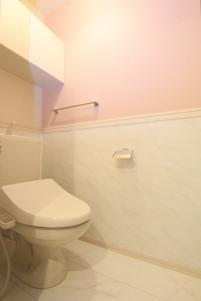 トイレのキャビネットは重宝です。