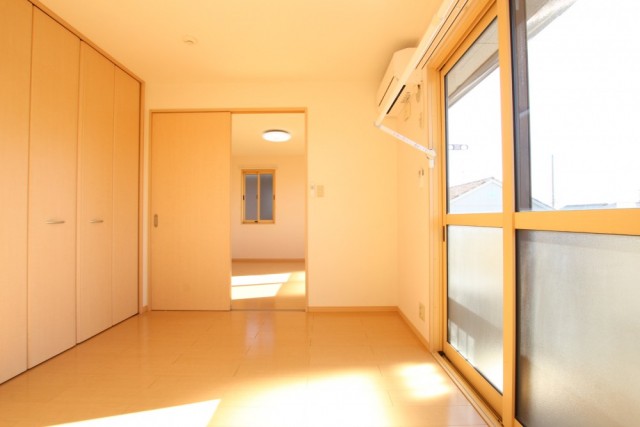 雨の日に重宝する「室内物干し」を完備。